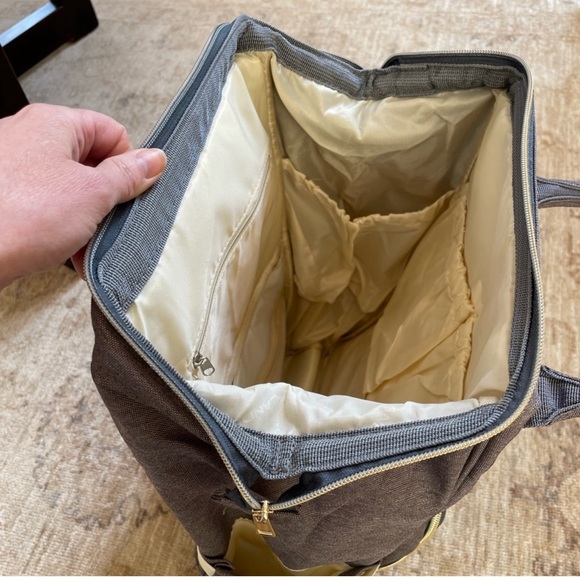 Stylish Unisex Diaper Organizing Bag by Land - Picture 11 of 15